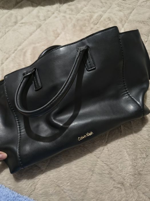 Vând geanta de piele