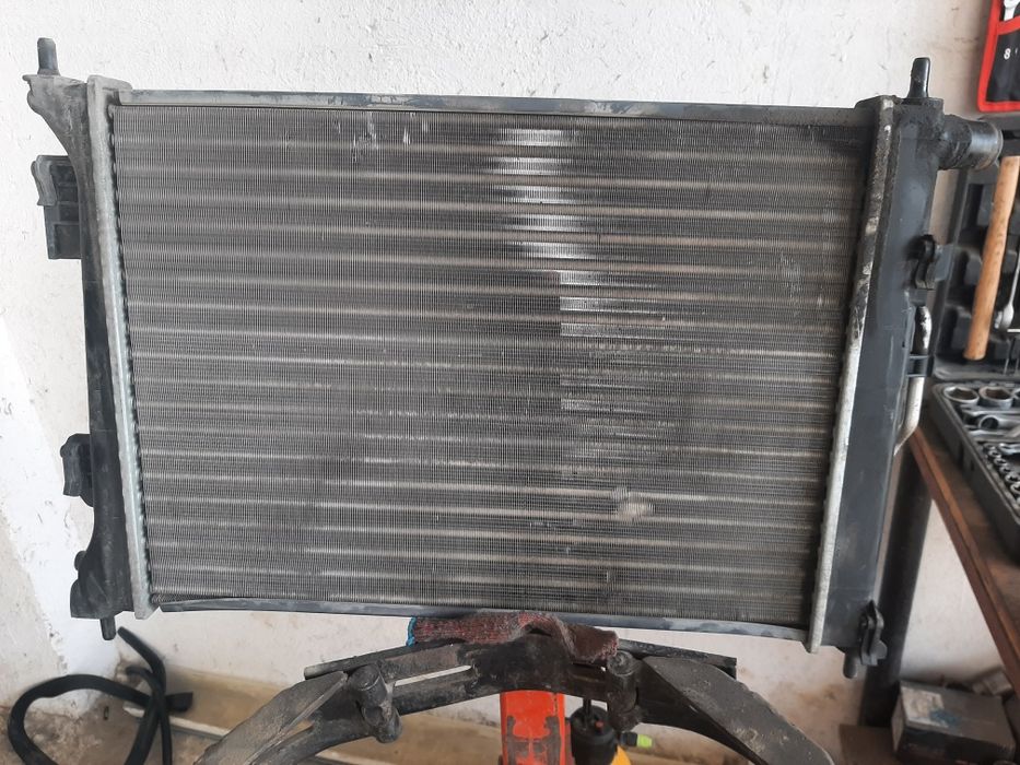 Продаю Б/У Радиатор на авто ГРАНТА