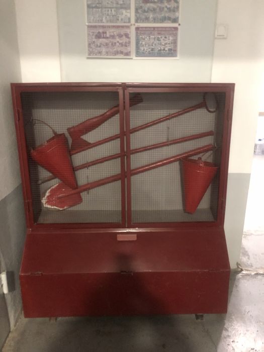 Продаю  пожарный щит, огнетушители б/у