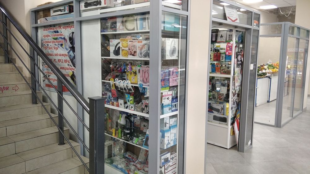 Двери для бутика из профиля.