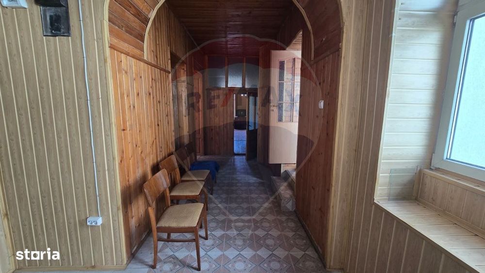 Casă / Vilă cu 5 camere de vânzare în zona Central