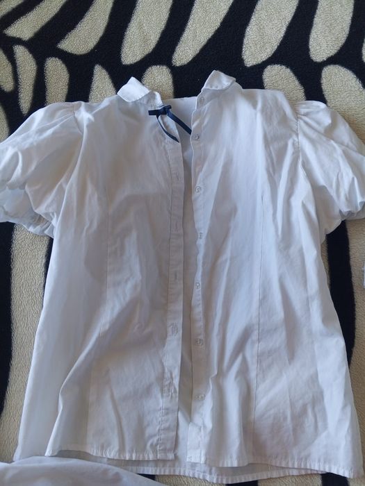 Продаются блузки к школе