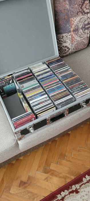 150 CD-URI muzica diversa , originale provenienta UK si Germania case de discuri cunoscute impreuna cu case de transport