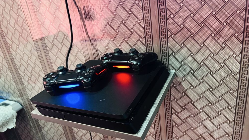 Ps4 1tb sotiladi prashifkaliy FIFA2027 ham bor