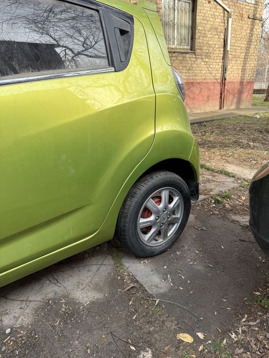 Spark  2013 зеленый