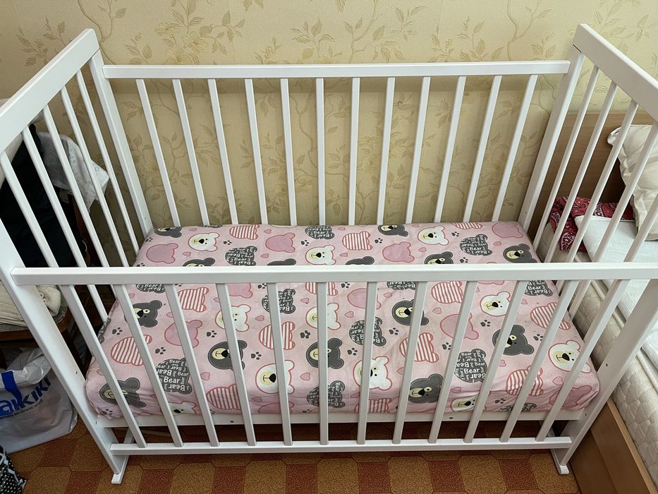 Детская кровать. Новая, ребенок ни разу не спал в ней.