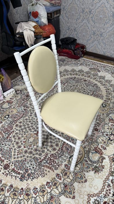 Стулья прочные удобные