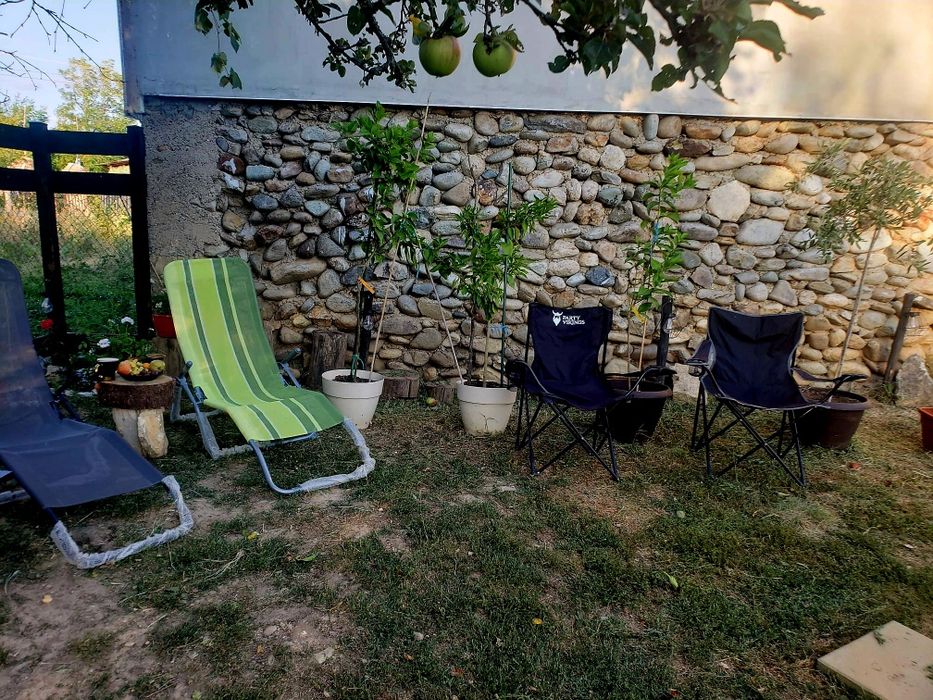 Vând casa aproape de oraș.