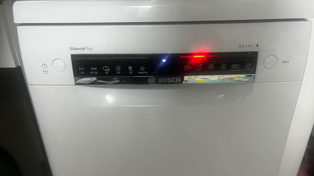 Bosch Masina spalat vase, CLASA C; 10 seturi, 6 programe, HomeConnect, SilencePlus, 45 cm; SPS4EMW24E