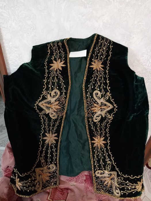 Продам камзол новый