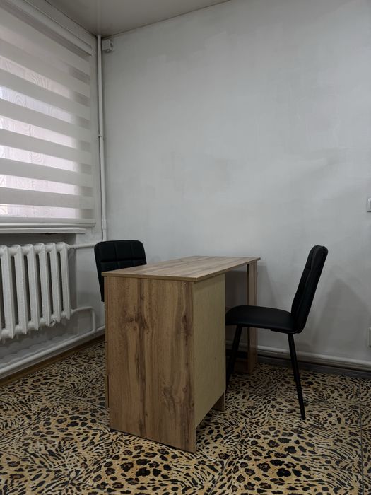 Сдам стол мастеру маникюра