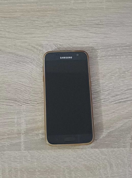 Телефон Samsung Galaxy S7 с оригинално зарядно
