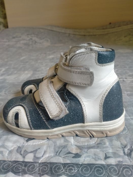 Продаю ботинки ортопед