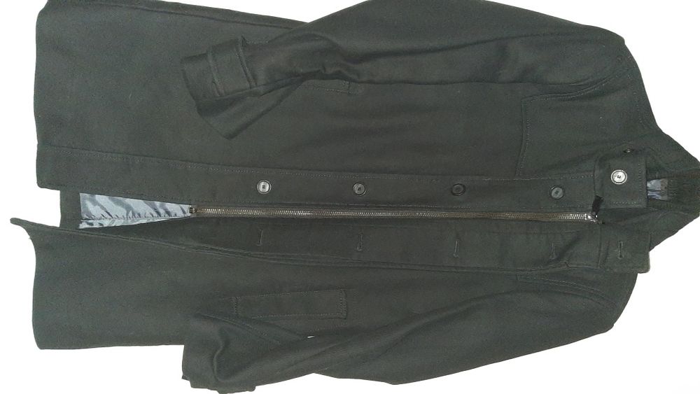 Palton barbati Zara,marimea L,nou cu eticheta  de culoare neagra