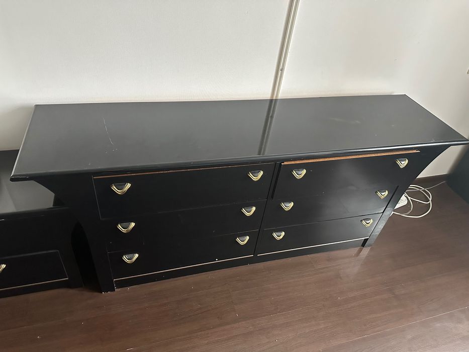 Продам комод и прикроватные тумбы