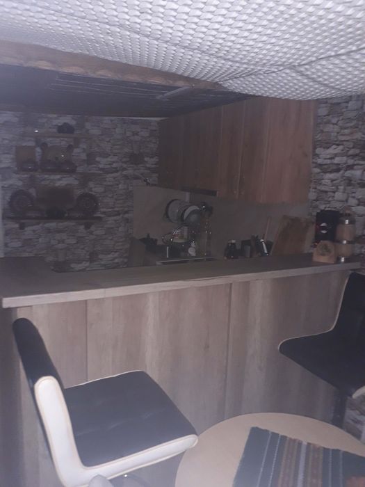 Кожени бар столове