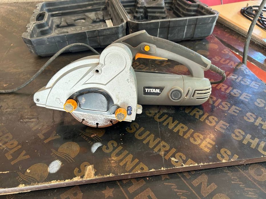 Машина за канали в зидария в бетон