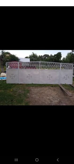 Vand doua porti mari si doua mici