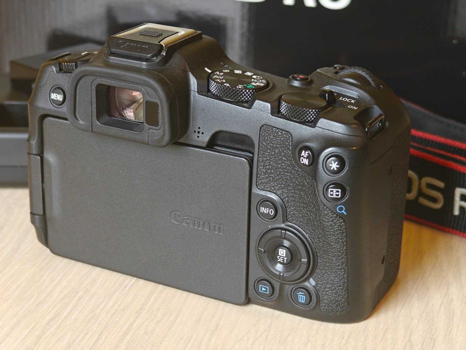 Canon EOS R8 Body + 3 baterii