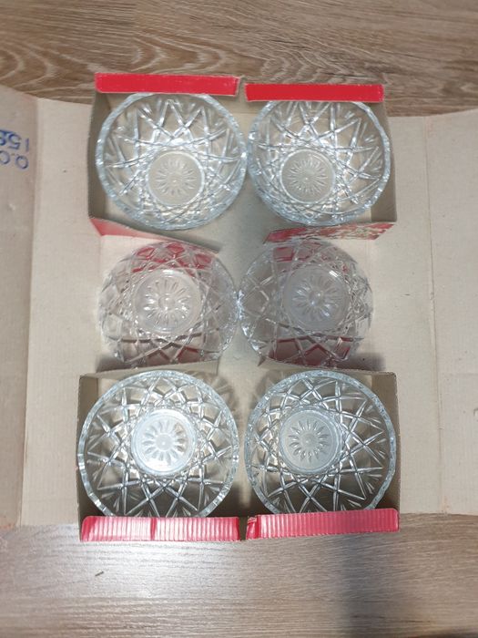 стеклянная ваза.