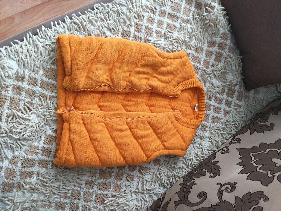 Теплая детская жилетка