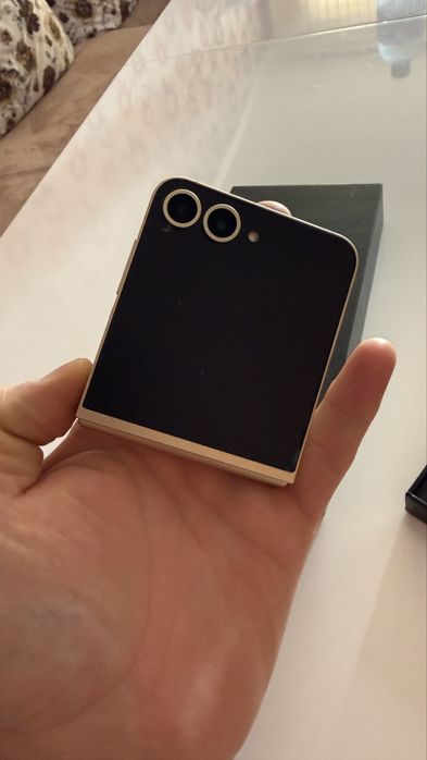 Samsung Galaxy Z Flip 6