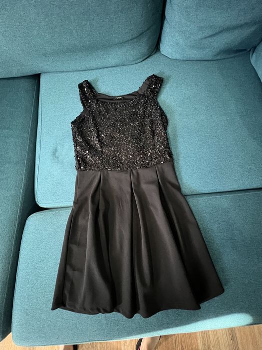 Vand rochie neagra cu paiete