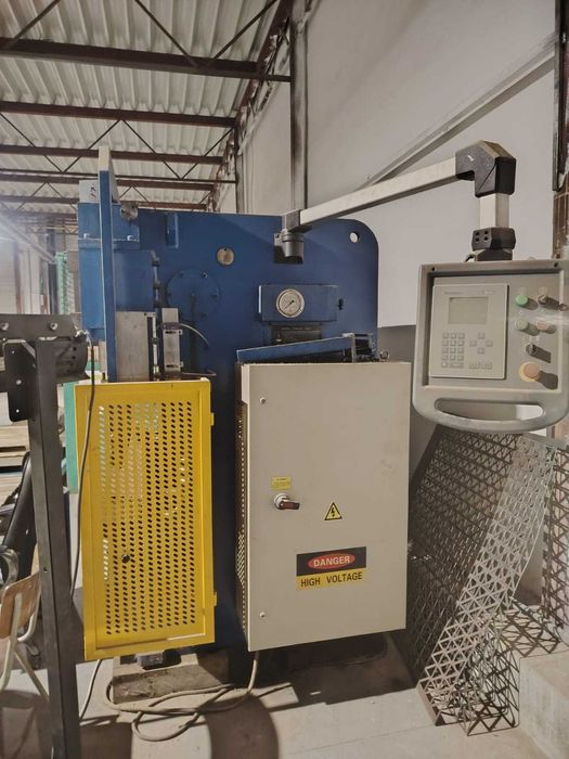 Vând abkant-cnc  și ghilotina