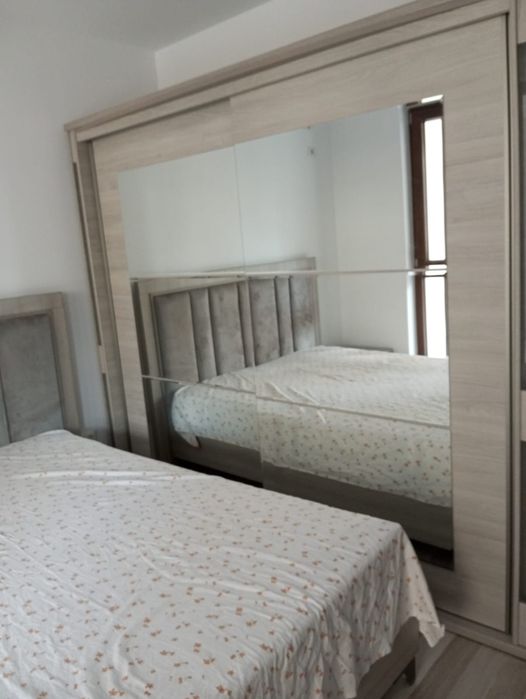 Apartament inchiriez apartament 2 camere living ,bucatarie separata ,2 bai cu geamuri la ambele bai, un balcon mare de 25 de metri ,mobilat ,utilat