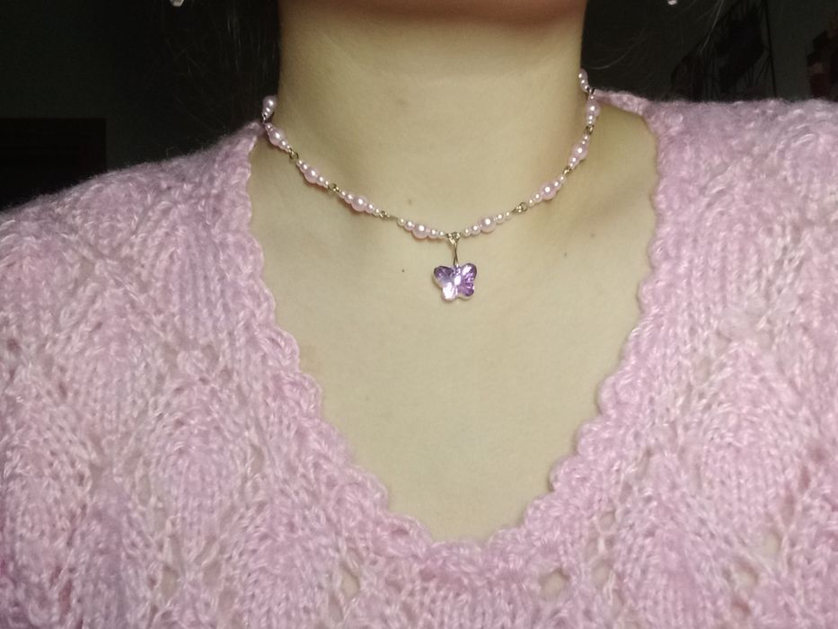 Set lantisor si cercei cu fluturas.