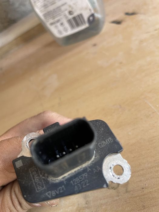 Debitmetru aer Ford Mondeo Focus Kuga 1.6 tdci 8V21 12B579 AA