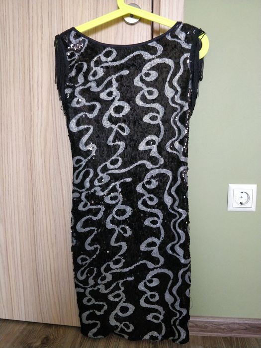 Ефектна рокля с пайети