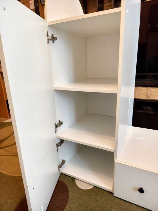 Шкаф детский с вешалкой