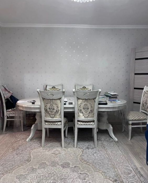 Стол и стулья продажа