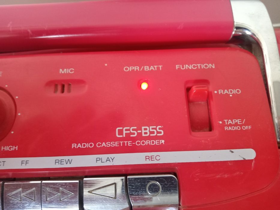 Магнитола SONY работают  FM есть