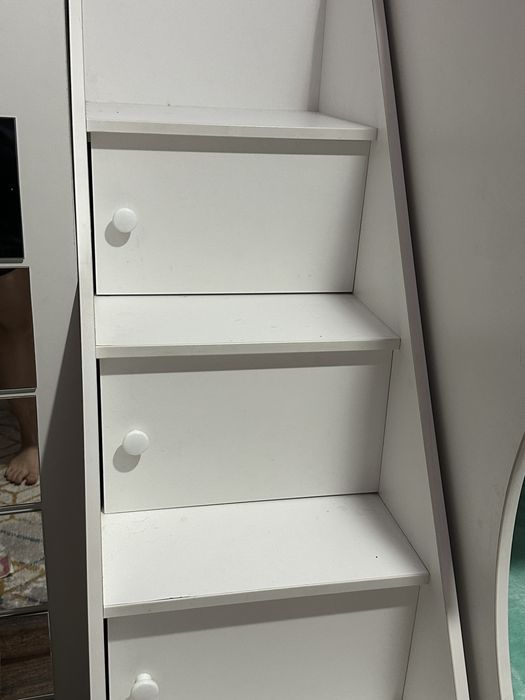 Продам кровать двухэтажная  детская продам.