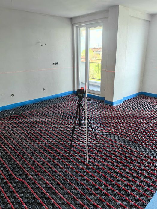 Замазка с машина , замазка върху подово отопление, бетон, саморазливна