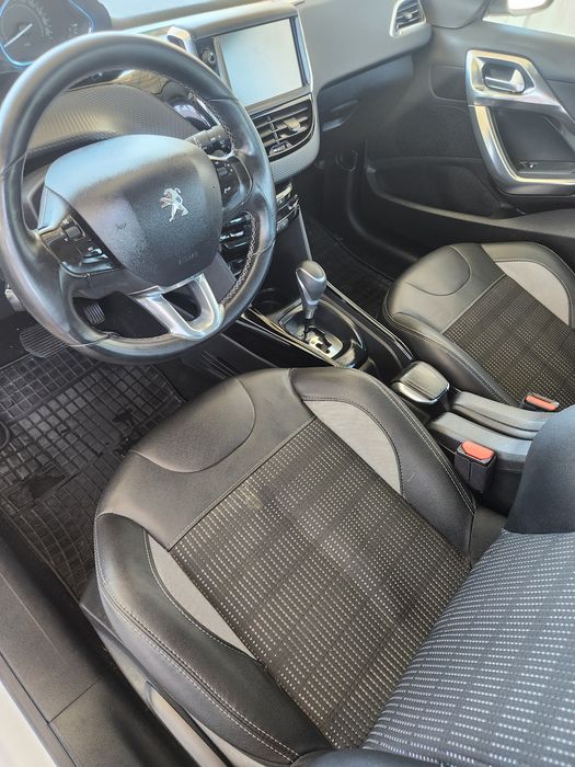 PEUGEOT  model  2008 AUTOMAT  înscris recent  SI VARIANTE AUTO