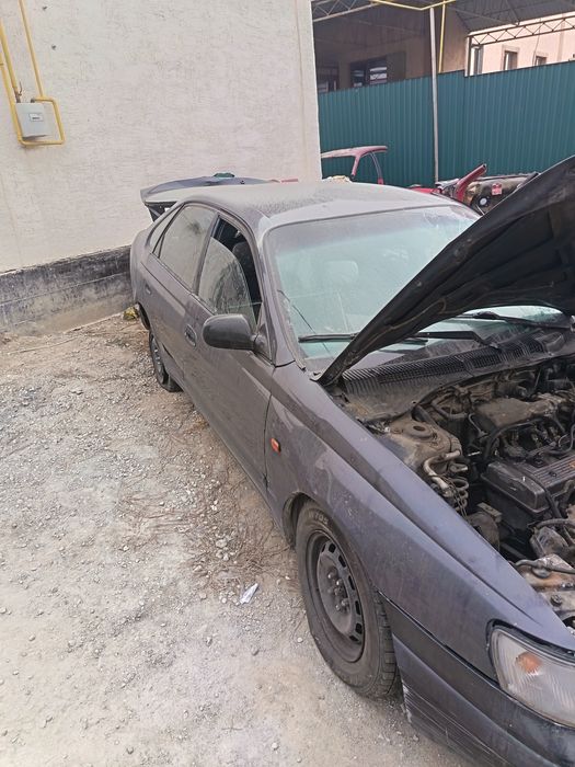 Тойота Карина Е разбор