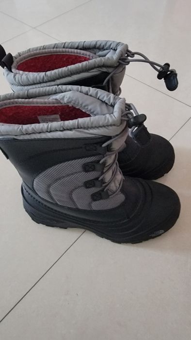 Vând ghete North Face