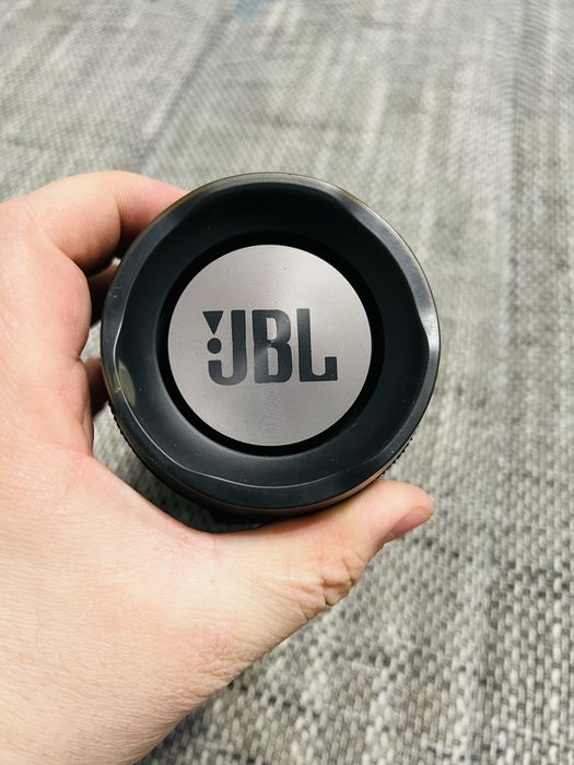 Vând boxe JBL Flip 4/ Charge 3