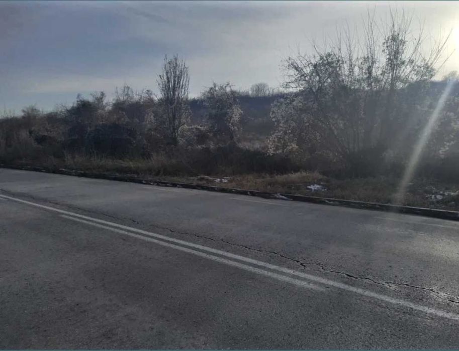 Продава ДВА СЪСЕДНИ ПАРЦЕЛА по един декар на главния път за Варна