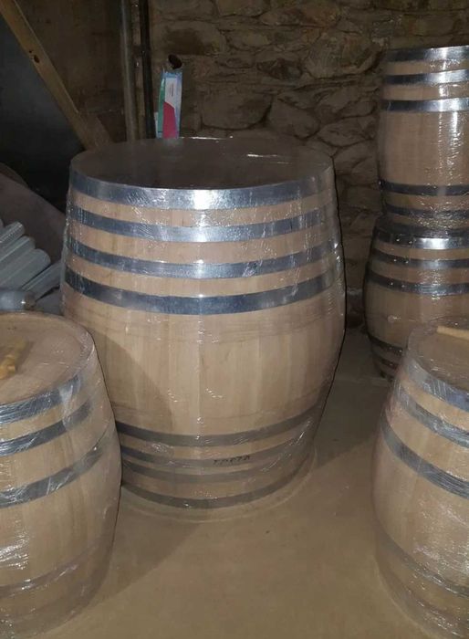 Дъбови бурета и бъчви за вино и ракия