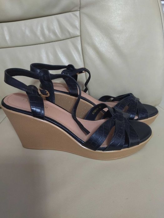 Босоножки новые, размер 38