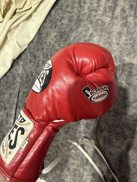 Боксерские перчаики профессиональные
