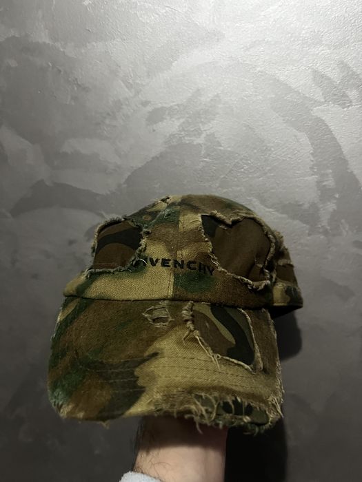 Sapca Givenchy Camo Distressed