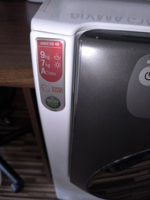 Пералня със сушилня