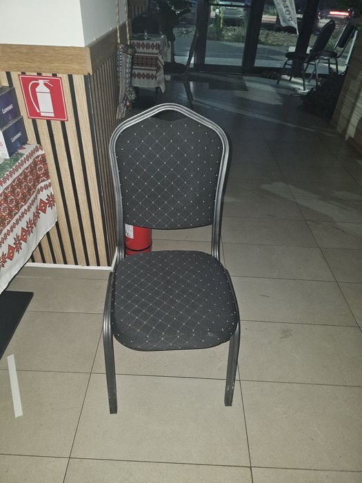 Vand scaune de restaurant