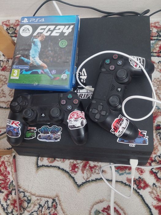 Продам PS4 pro , два джойстика