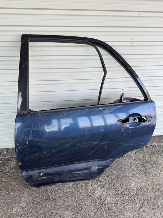 Lexus Rx300 дверь задний  водительский